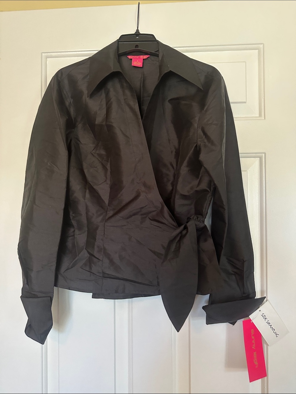 Sunny Leigh Black 100% Silk Garment with Pink Brand Label nwt